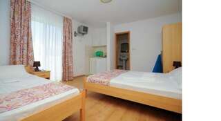 Фермерские дома Apartments and Rooms Ljiljana&Smilja Улцинь Трехместный номер с балконом-8